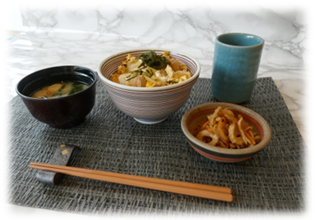 親子丼セット　小鉢・味噌汁付