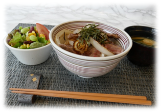 牛ステーキ丼セット　味噌汁・サラダ付