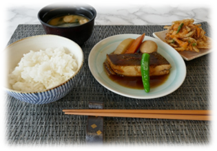 煮魚御膳　ご飯・小鉢・みそ汁付