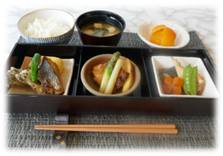 和御膳　ご飯・味噌汁・フルーツ付