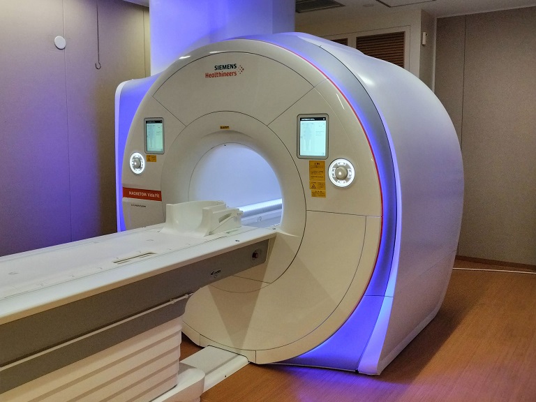 シーメンスヘルスケア社製超伝導MRI装置MAGNETOM Skyra（3.0T）画像